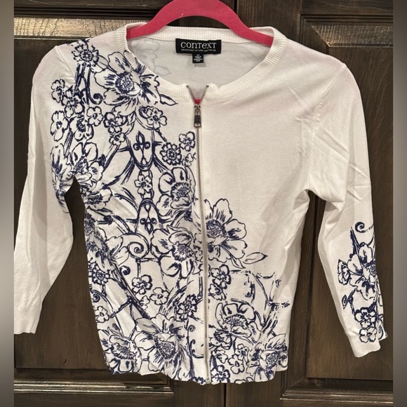 Context Tops - White and Blue Floral Zip-Up Cardigan